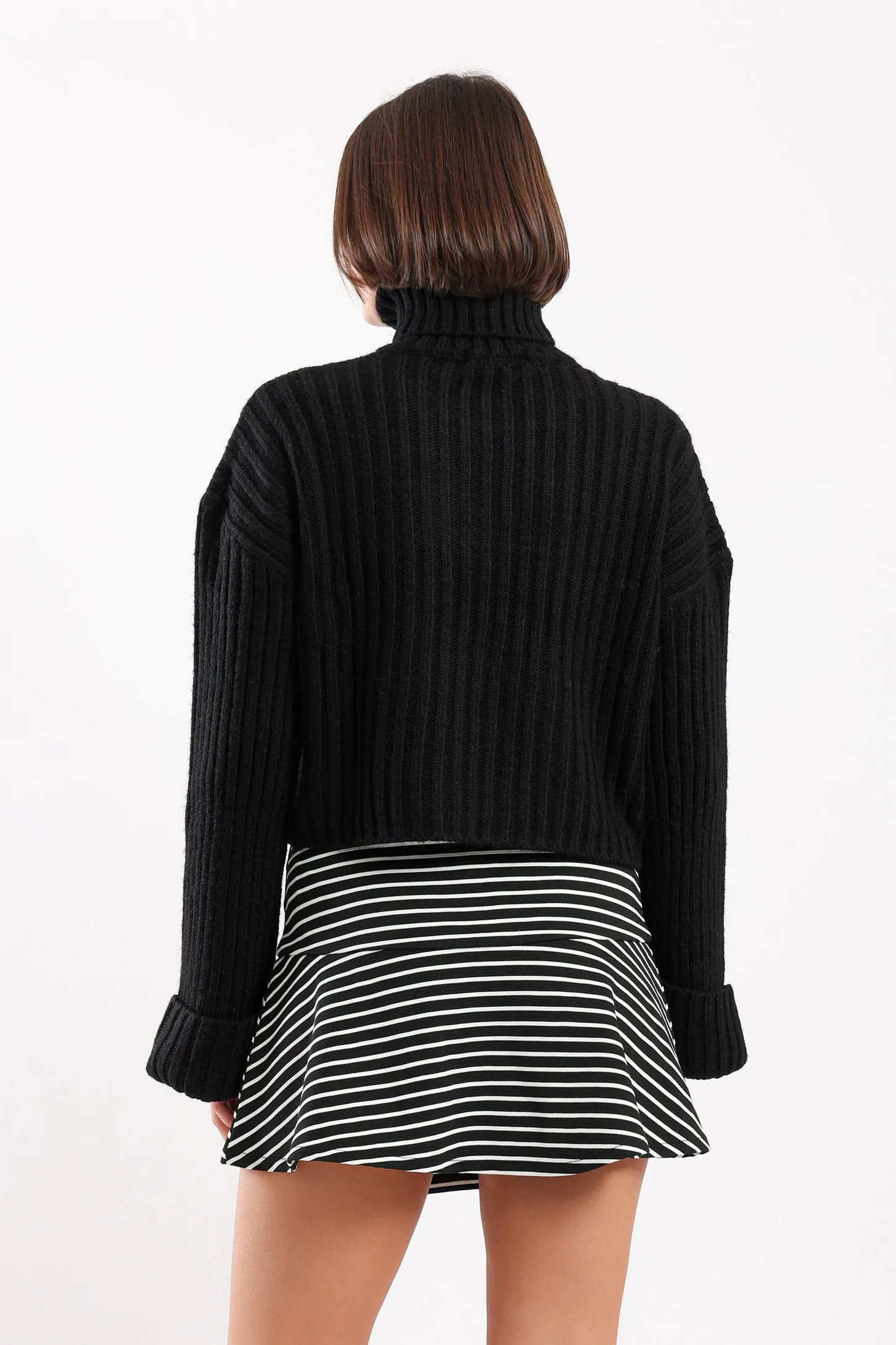 CHUNKY HIGH NECK SWEATER - BLACK