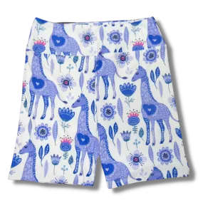 Giraffe in Biker-Slip Shorts 6"